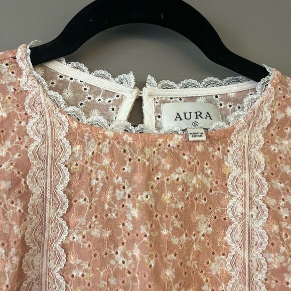 AURA size small eyelet spring apricot floral‎ and lace 3/4 puff sleeve top EUC - Picture 3 of 6